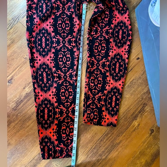 Bold red and black printed pants / trousers - Picture 7 of 8